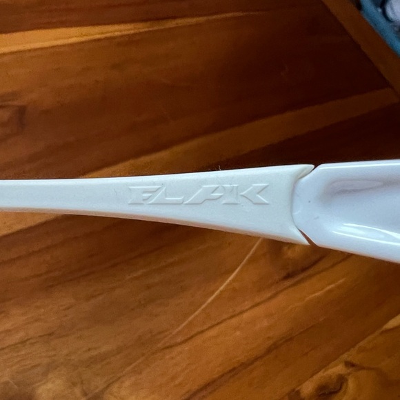 Oakley Flak Jacket White out - Picture 2 of 8